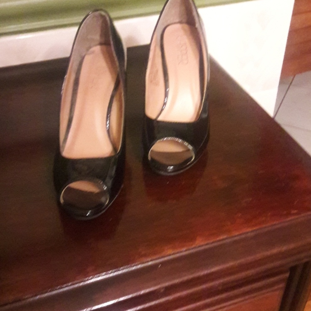 Shoes - Picture 4 of 4